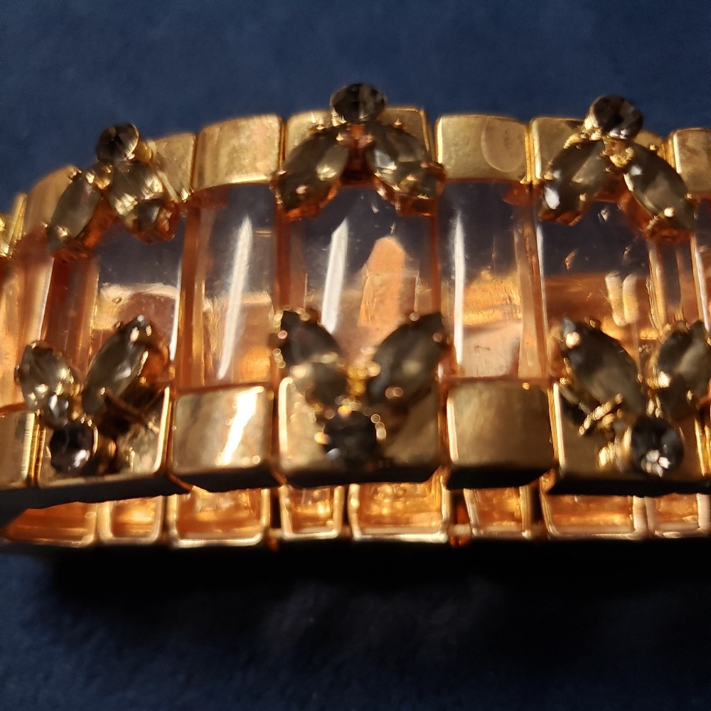 Vintage Lucite Peach Gold Tone Rectangular Link Jeweled Bracelet - Picture 6 of 9